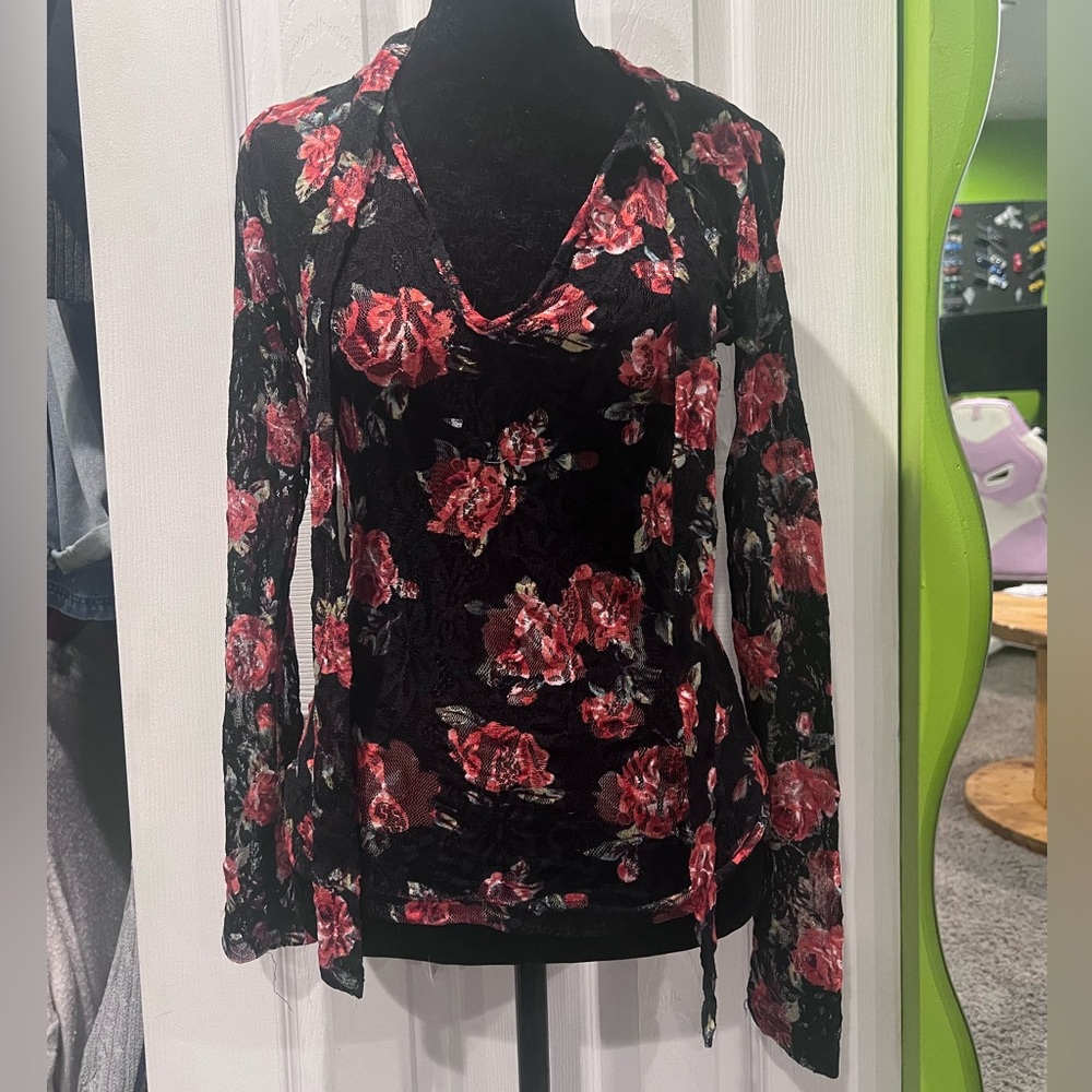 Forever 21 Floral Rose Lace Long Sleeve Top